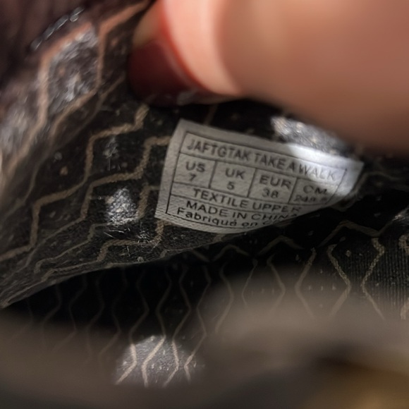 Billabong booties - Picture 3 of 4